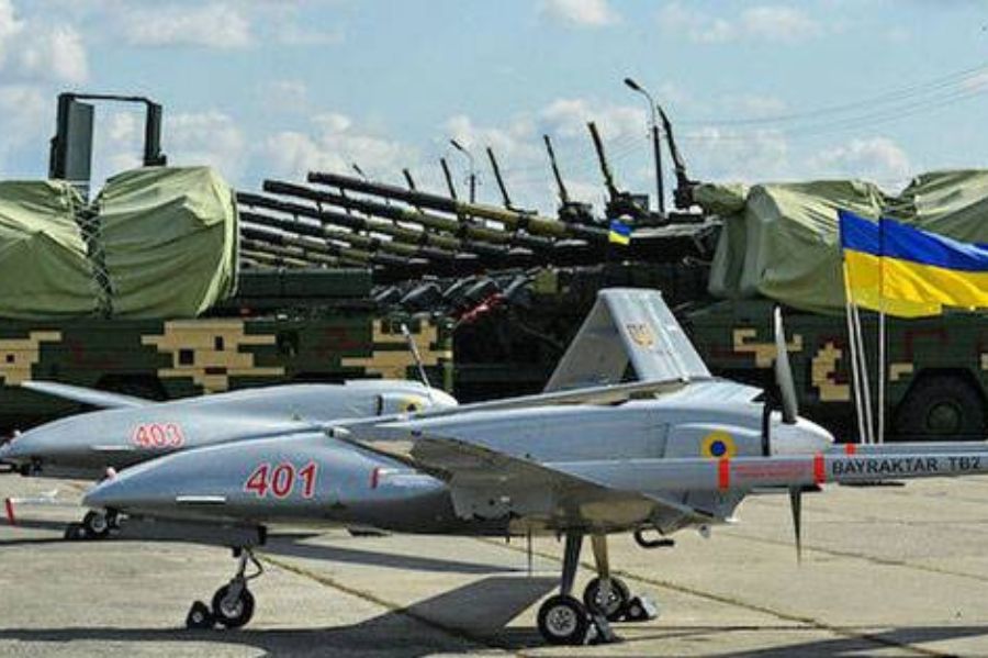 Bayraktar TB2 is Seen Destroying the Russian Convoy