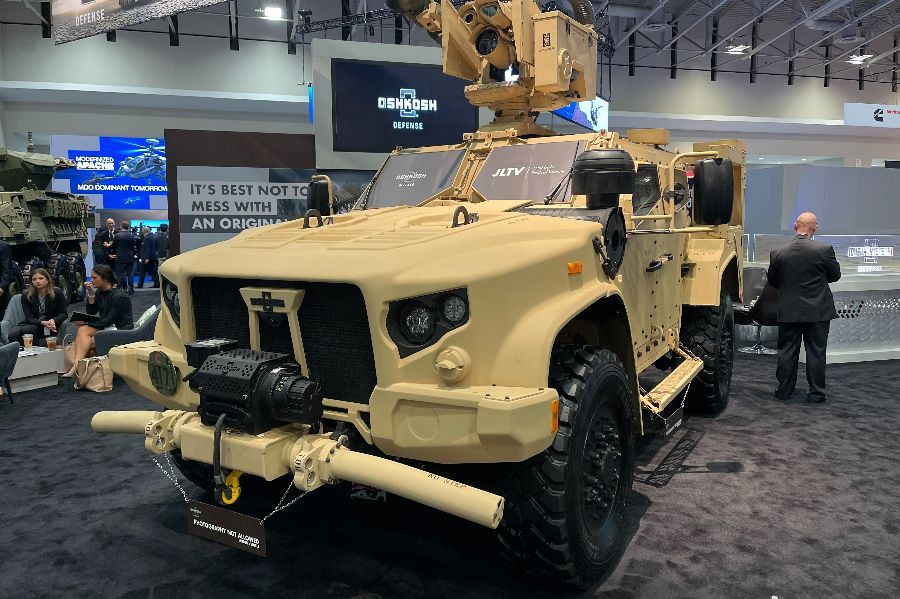 Oshkosh Displays JLTV and MCWS at AUSA