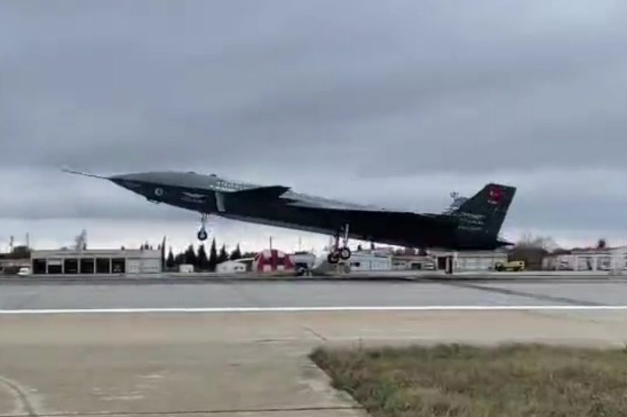 Baykar’s Turbofan Powered KIZILELMA performed an Hop Test