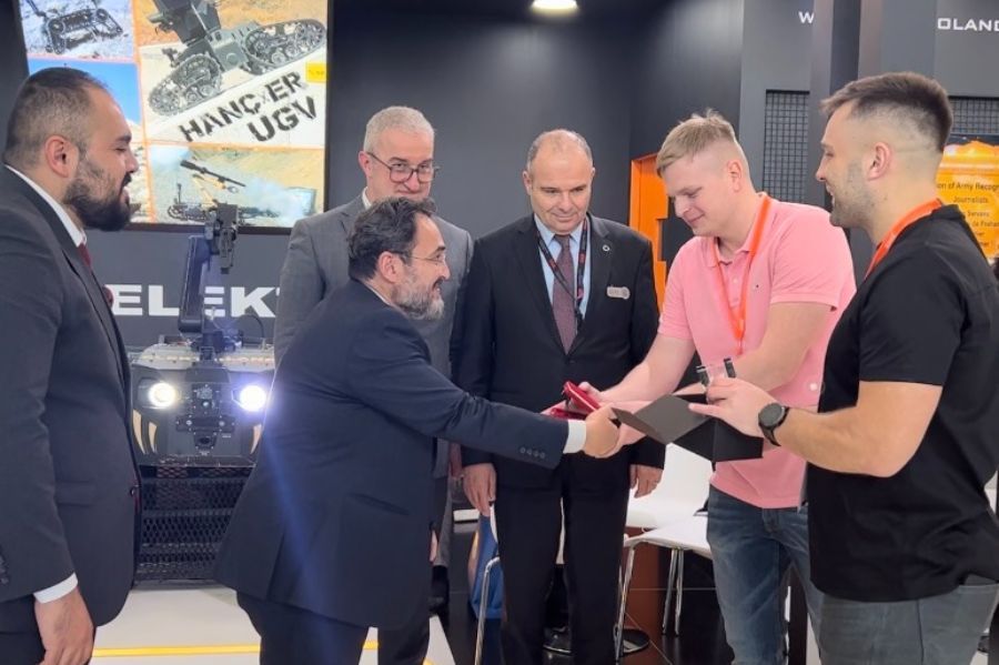 Elektroland Exports to a European Country