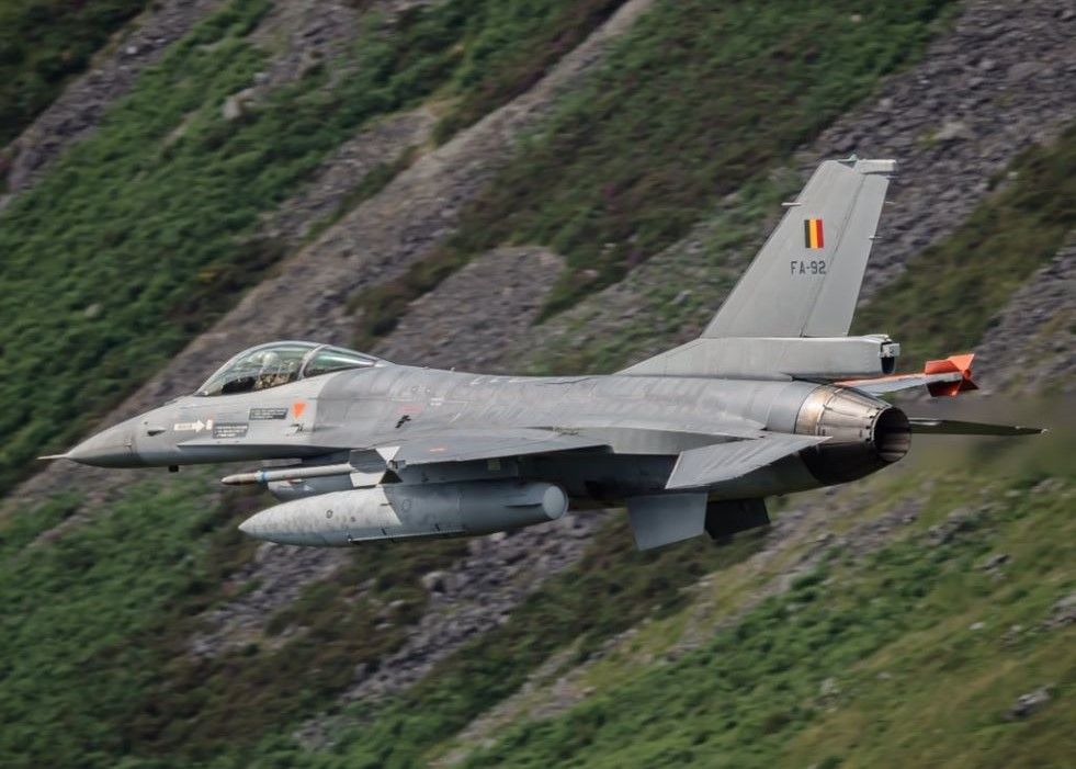 Ukrainian Pilots Will Start Flying F-16s by the End of 2024