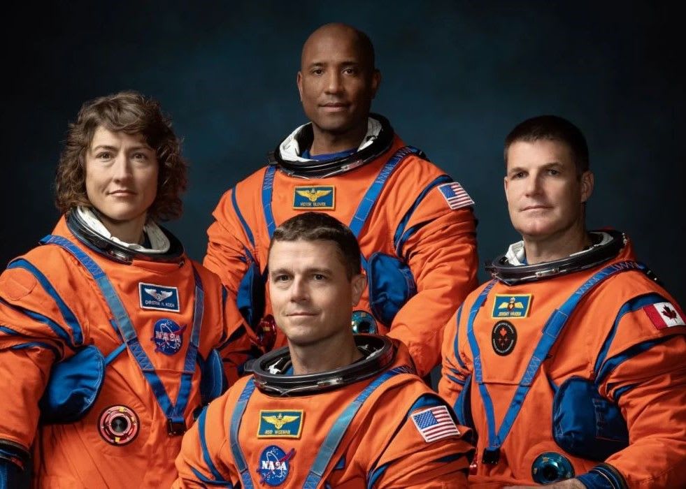 NASA Delays a Year First Crewed U.S. Moon Landing