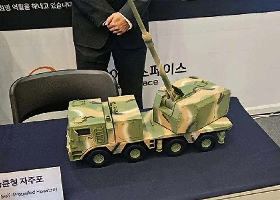 Hanwha Aerospace Unveils New 8X8 SPH 155