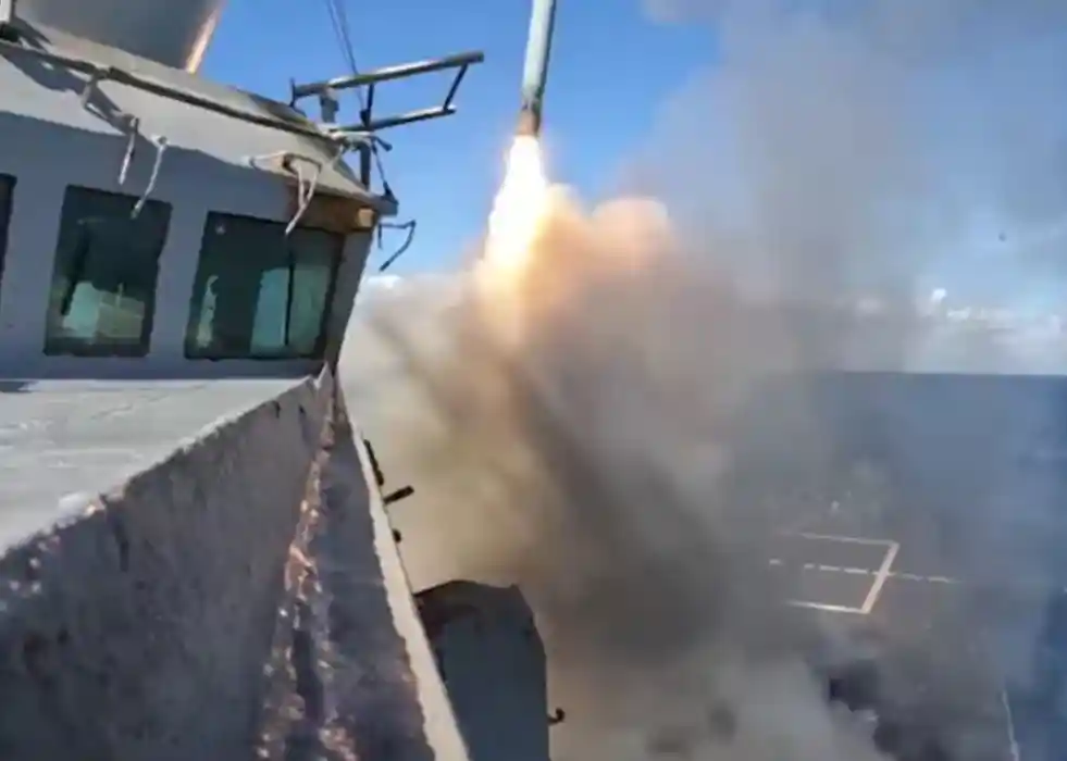 U.S. Navy Destroyers Strike Houthis with Tomahawk Missiles