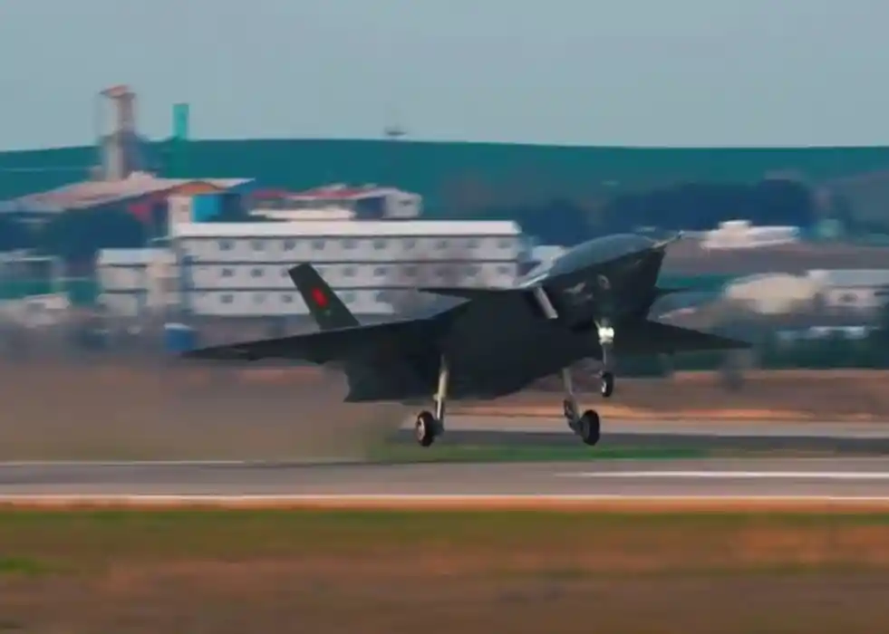 Bayraktar KIZILELMA PT3 Takes Off Using Afterburner