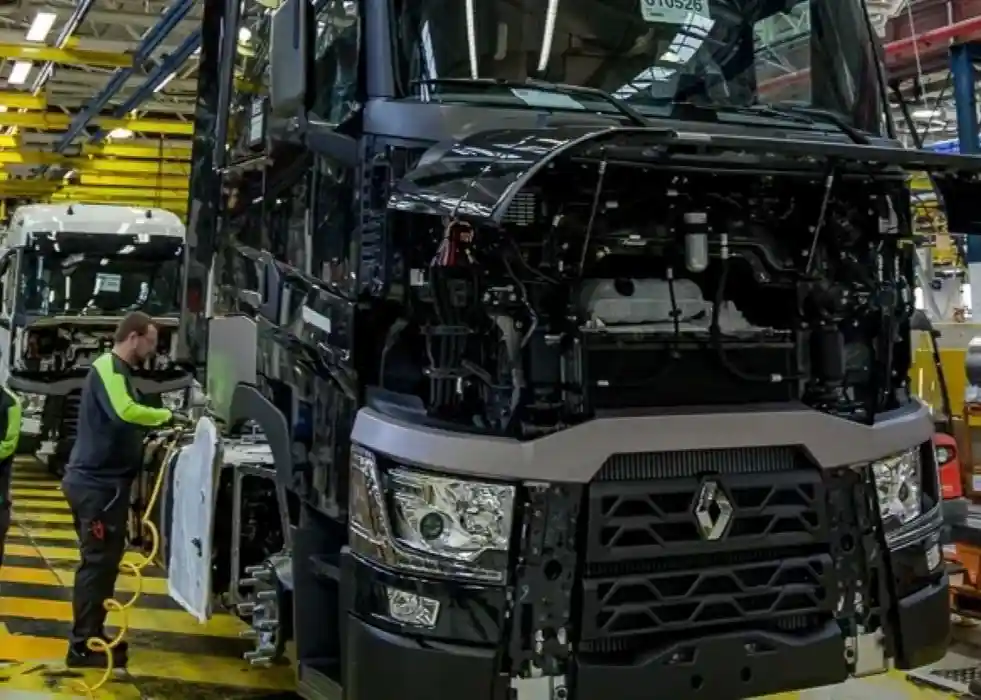 Renault again accused of Betraying France in Defence