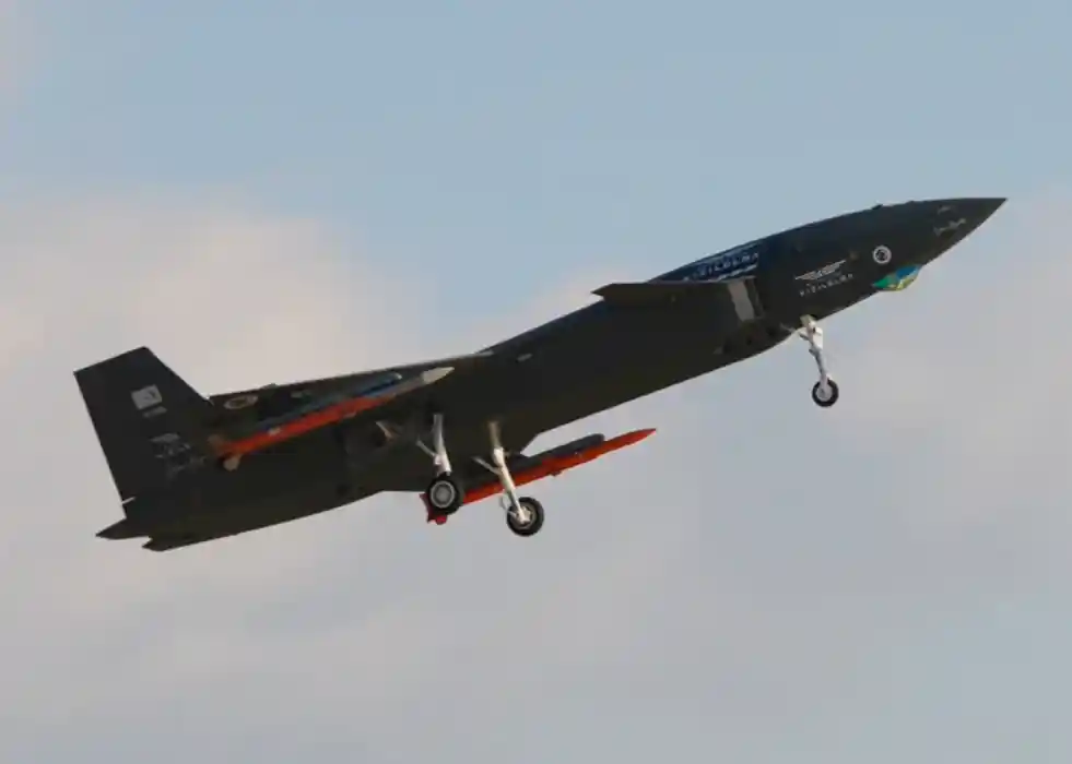 KIZILELMA Unmanned Fighter Flies With GÖKDOĞAN BVRAAM