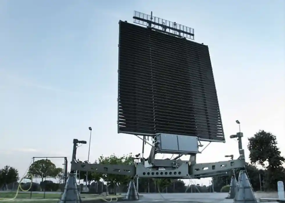 Spain Provides Ukraine with LTR-25 Early Warning Radar