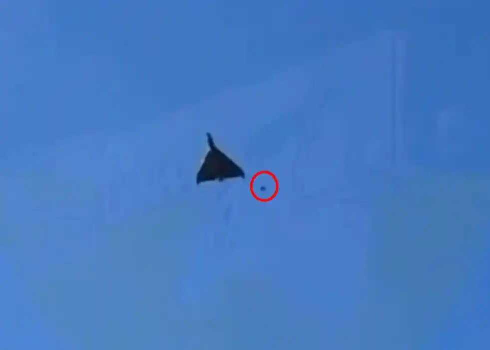 Geran-2 Kamikaze UAV Drops FPV UAV for Secondary Strikes