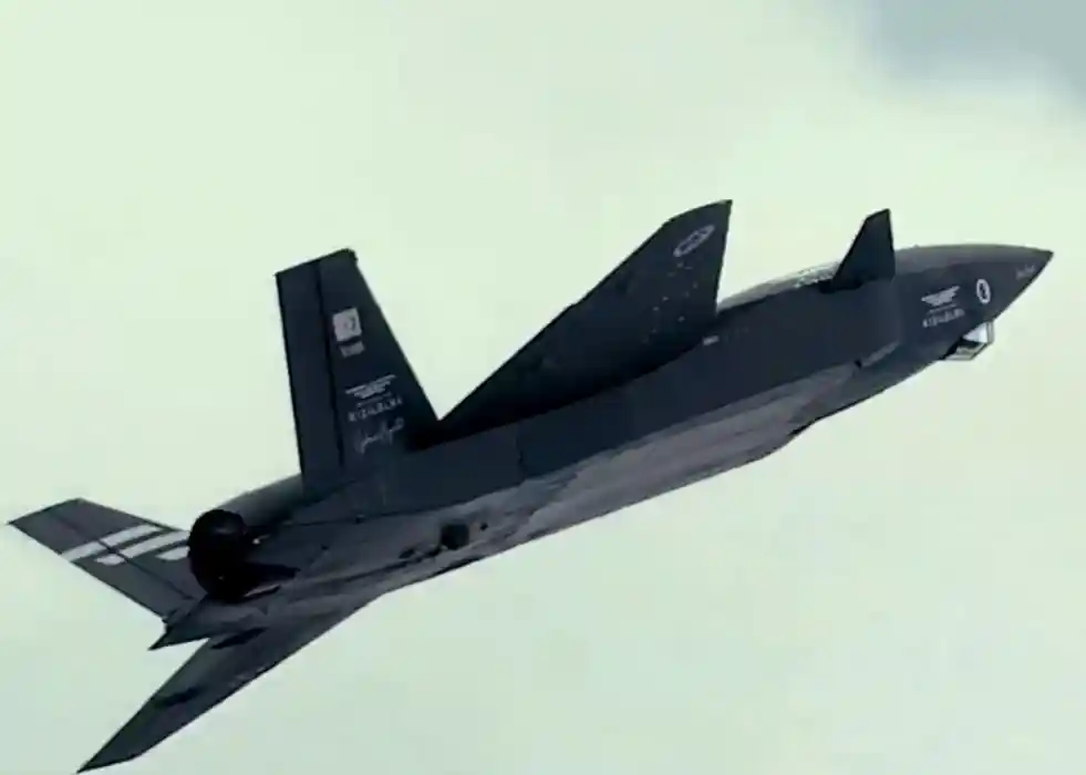 KIZILELMA with ASELSAN’s TOYGUN EOTS Tracks Moving Target