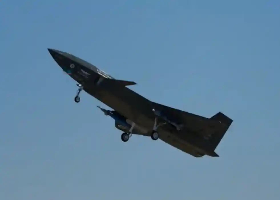 KIZIELMA Unmanned Fighter Launches TEBER-82 and LGK-82