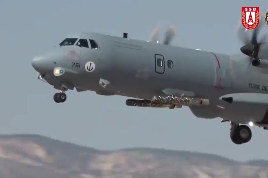 Two P 72 MPA is delivered to the Naval Forces Command